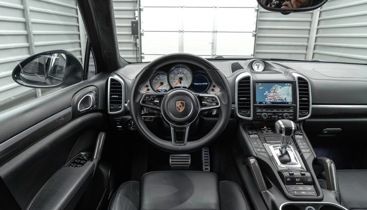 Porsche Cayenne cena 229000 przebieg: 240000, rok produkcji 2015 z Strzegom małe 596